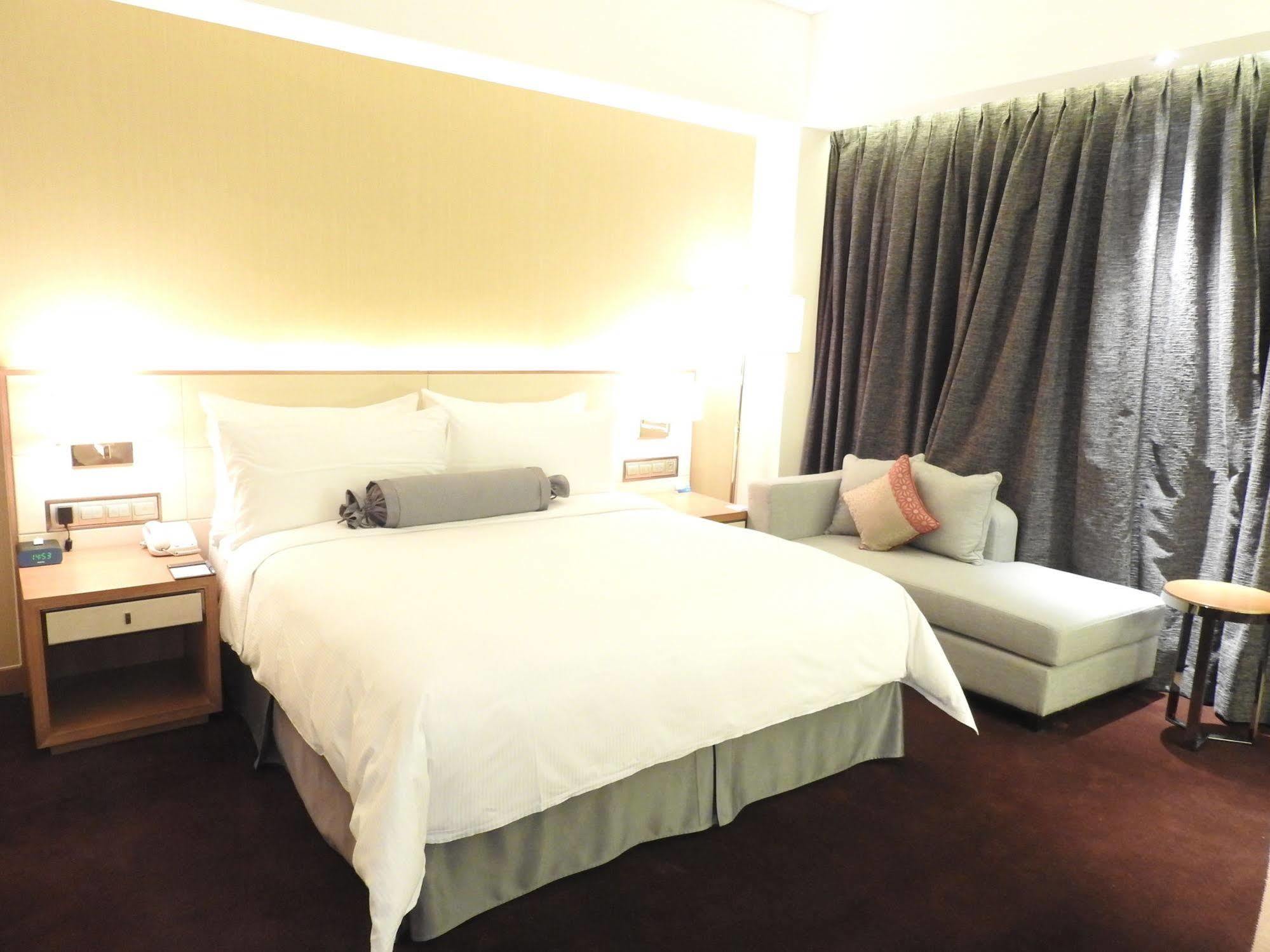 Radisson Blu Hotel Kashgar Bagian luar foto