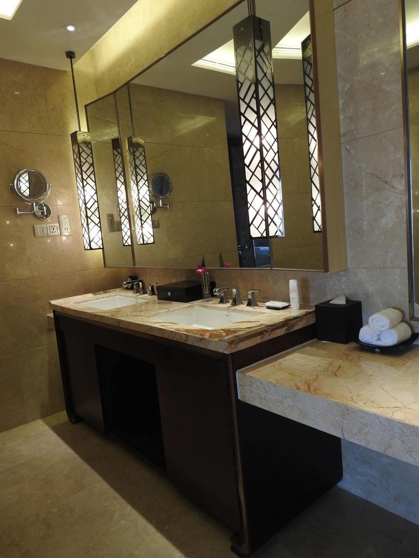 Radisson Blu Hotel Kashgar Bagian luar foto