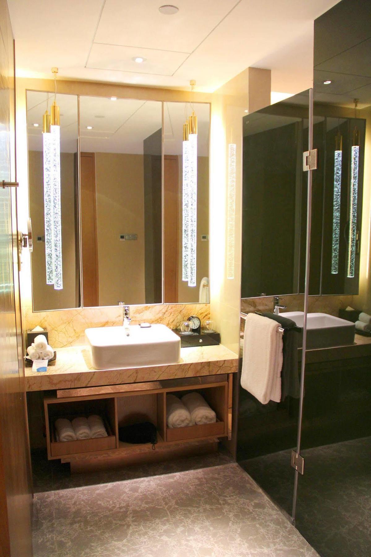 Radisson Blu Hotel Kashgar Bagian luar foto
